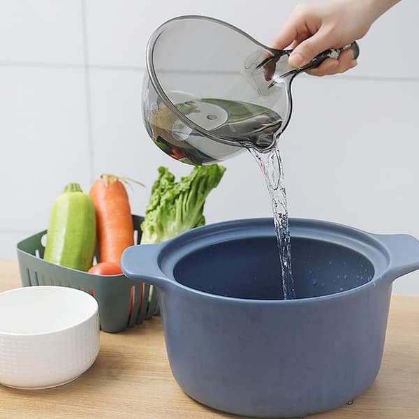 2-pack vattenöser i klar plast med hällpip, dippers med långt handtag