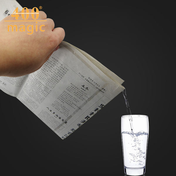 Tidning hälla vatten Magic trick Trollkarl Närbild Rekvisita Jippon Prank Tool