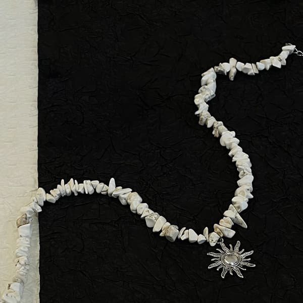 Halskæde med retro etnisk stil solvedhæng og perler one size