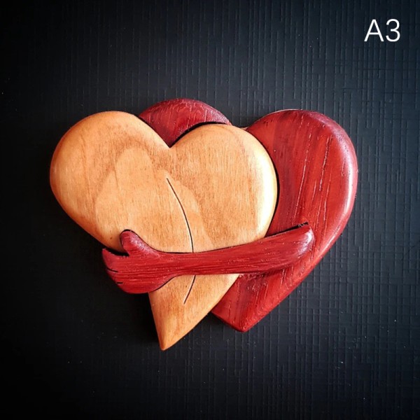 En kram från mitt hjärta till dig Handgjorda träsniderier Loving Heart A2 one size