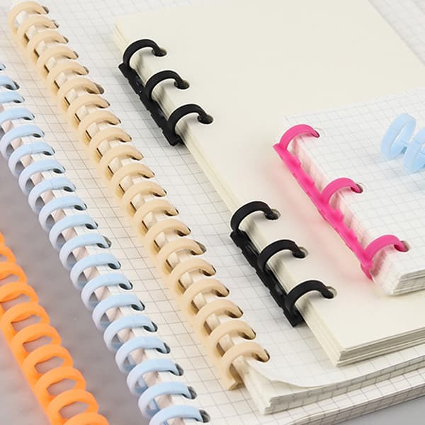 30 Huller Løsblade Plast Binding Ring Fjeder Spiral Ringe til Black