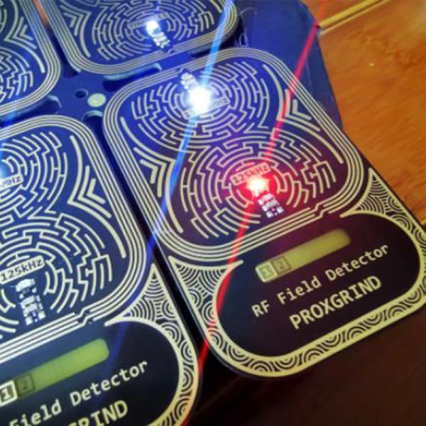 Liten bærbar RFID-feltdetektor med to frekvenser fra Proxgrind Muticolor one size
