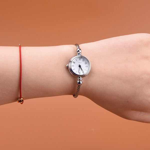1 stk sølv armbåndsure kvinder mode armbånd quartz ur s D one size