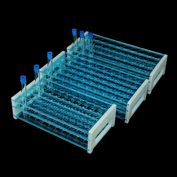 10 kpl Muovisia koeputkia, joissa korkit ja putkitelineen pidike sta 10PCS 12x100mm(Test tube)
