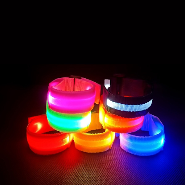 LED-akku Valoa emittoiva viihde Cheering Props Night R A6 one size