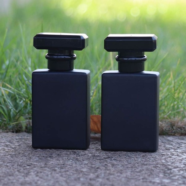 8 st 30 ml parfymflaskor tomma sprejflaska, parfymsprayflaska, findimma sprayflaskor som består av en glasflaska, en svart cap och en silverfärgad S