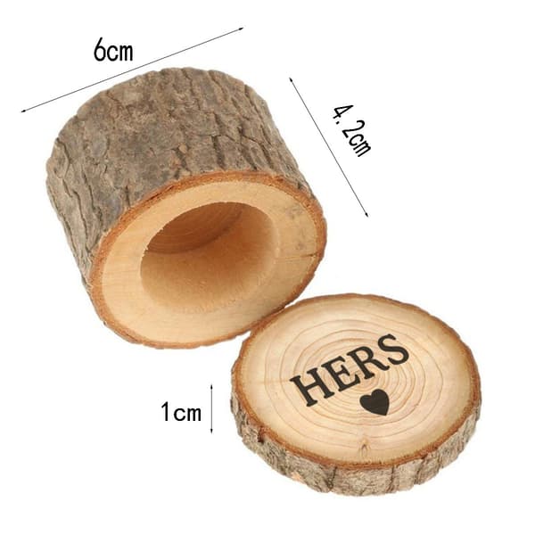 Ett par bröllopsringar i trä (diameter 6 cm, HERS, HIS), med ringhållare för förvaring vid bröllopsförlovningsfester och Alla hjärtans dag