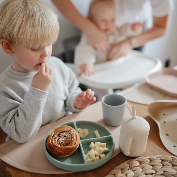 Set med 2 koppar för barn | Tillverkad i Danmark | Diskmaskinssäker | Hållbart och högkvalitativt material | Tillbehör för små barn pojkar och flickor | BPA