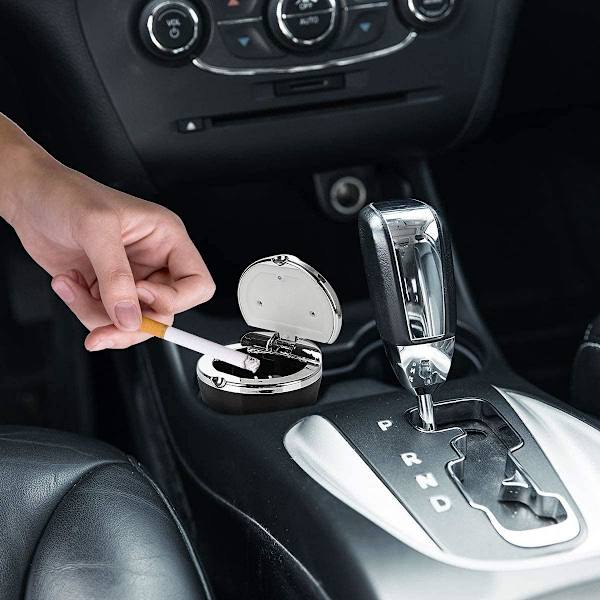 Auton tuhkakuppi LED Ruostumattomasta teräksestä valmistettu tuhkakuppi kannella Sikarin tuhkakuppi autoon, kotiin, toimistoon 9,5x7,5x5,5 cm
