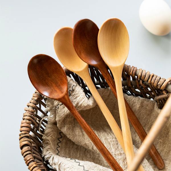 23,5 cm lång matlagningssked i trä (2 st, träfärg och brun) - oval träslev för bakning, matlagning, omrörning - såssked av naturlig bok