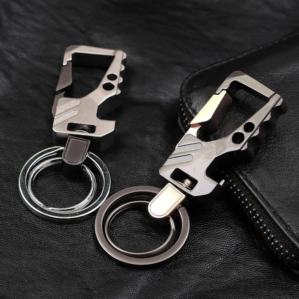 Guld + Silver 2-pack Bilnyckelring med Flasköppnare - 2 Metallringar - Pistolpipa