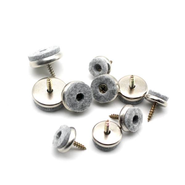 32 st möbeltassar i filt - en 28 mm diameter filt dyna för möbelfötter och ett 5 mm tjockt golvskydd för stolsben. Möbelmattor som är enkla