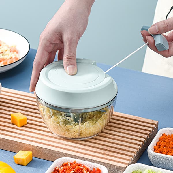 Manuell hackare (blå), 500 ml, rostfria stålblad, kökslökhackare, multifunktionell hackare för att hacka grönsaker, kött, lök, vitlök, barnmat
