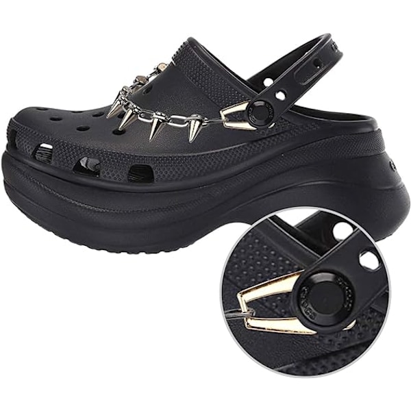 Kaksiosainen setti mustia Croc-koruja, punk-niitti kapeneva metallinen koruketju, käytetään tee-se-itse-koristeluun, vapaa-ajan kenkiin ja sandaalitarvikkeisiin, käytetään juhlalahoina