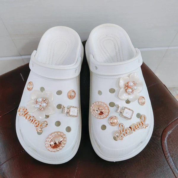 12 stycken kristalldiamantskor Clog sandal dekoration, strass blomma designer söta smycken sko accessoarer, dam födelsedagspresent, uteslut skor