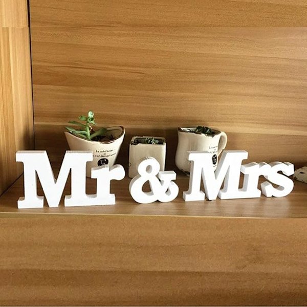 Bryllupsdekorasjon med hvite bokstaver, Mr og Mrs borddekorasjon