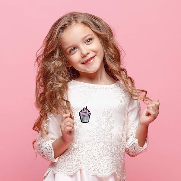 7 stykker cupcake broderi patches, børnetøjsjakke taske med farverige stryge patches, DIY søde broderi patches, sød syproces d