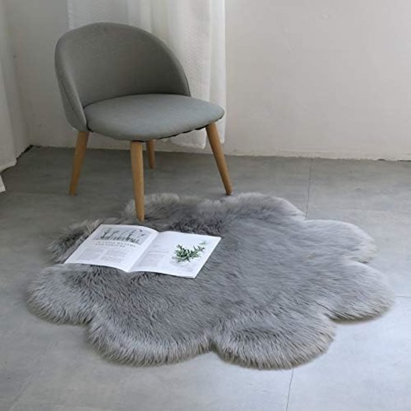 Grå syntetisk fårskinn, 45 x 45 cm konstgjord fårskinnsimitation fleecematta lammhud matta fluffig mjuk långhårig dekorativ stolskudde soffmatta (45 x