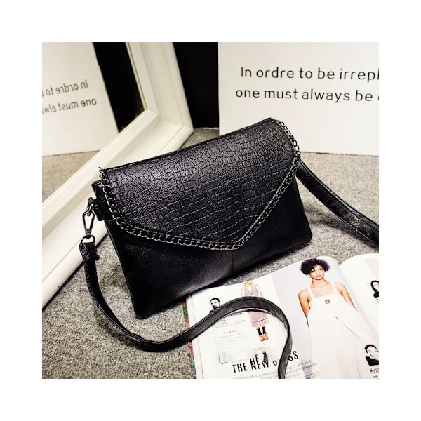 En svart (ca 22*4*15cm) axelväska designerväskor känt märke damväskor handväskor crossbody väskor för kvinnor aftonväskor dam pu