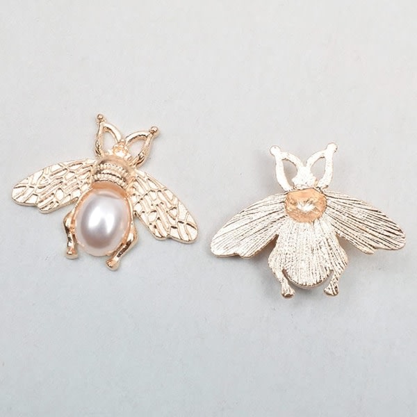 10 Pcs Metal Bee Charm Pendant Honey Bee Charms with Pearl for DIY Decoration Jewelry Making