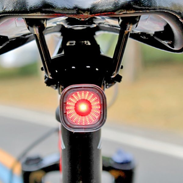 Cykelbaklykta med sensor, bromsdetektering, USB-laddning, säkerhetsljus