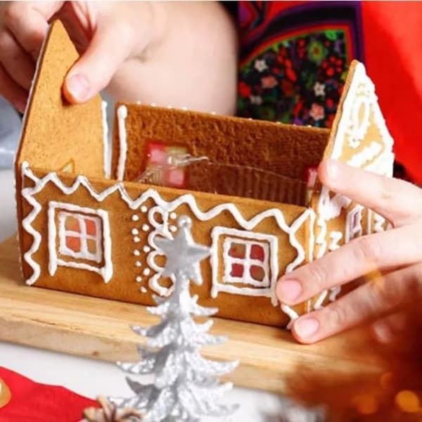 Set med 18 pepparkakshusformade kakformar, rostfritt stål, kak- och degformar, enkel skärning