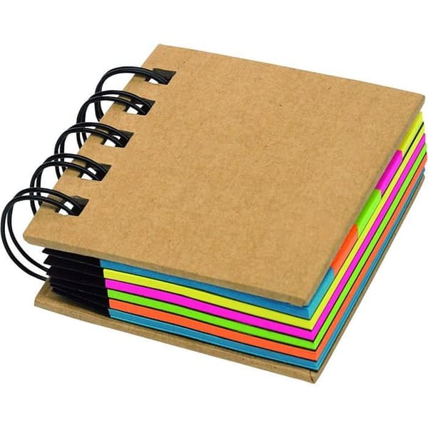 Sæt med 2 mini spiralindbundne notebøger lavet af genanvendelige materialer med sticky notes i 5 farver