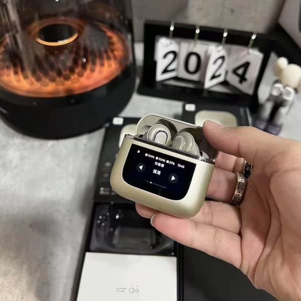 Nye Tour PRO 2 trådløse Bluetooth-hodetelefoner med skjerm, beigegull