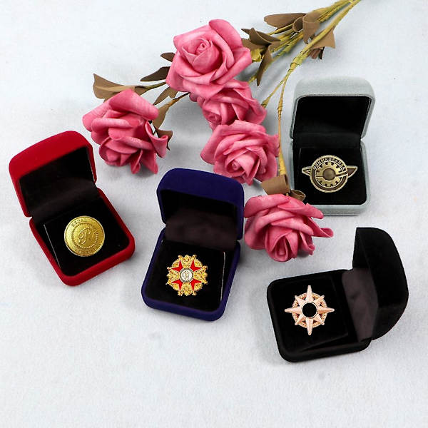 Sammetsmyntdisplayfodral Medaljer Fodral Smyckeskrin Presentask Displayfodral För Medaljer Red