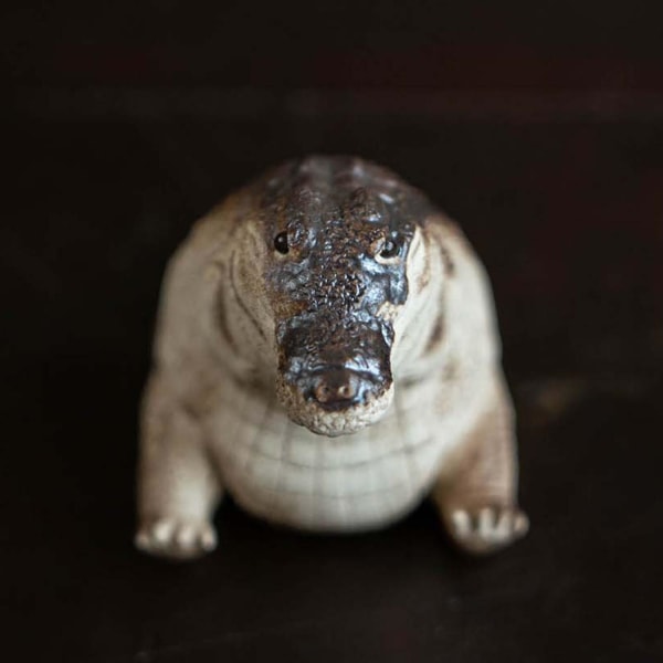 Tea Pet Fin vakker, delikat simulert dekorativ lilla leire Håndlaget krokodillete-figur
