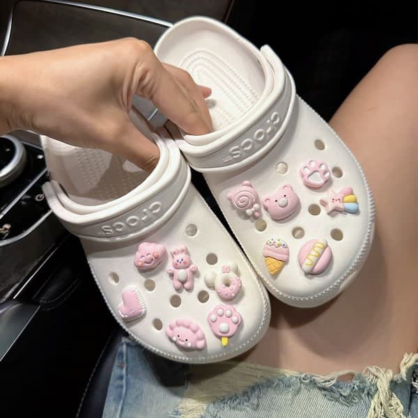 12. lyserøde bjørnesko-tilbehør til Croc-charms til teenagere