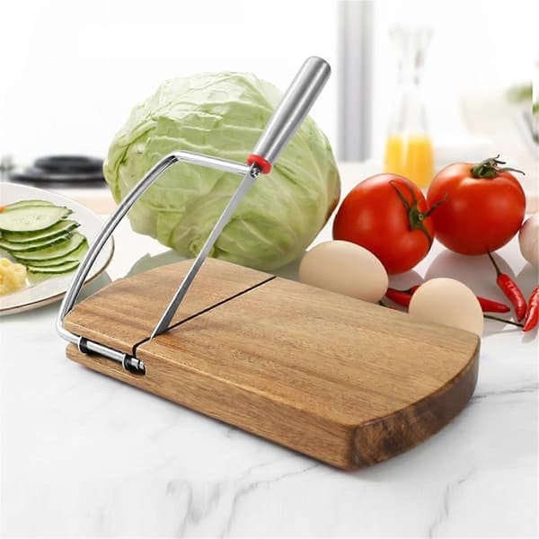 Multifunksjonell osteskjærer, osteskjærebrett i tre