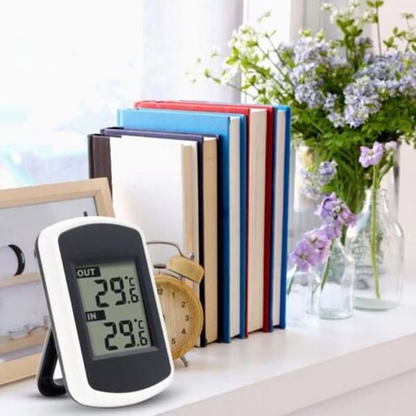 Trådløst LCD digitalt termometer. Innendørs måling: -40 til 60°C; utendørs måling: 0 til 60°C. Nøyaktighet: +/- 1°C. Rekkevidde: 100m.