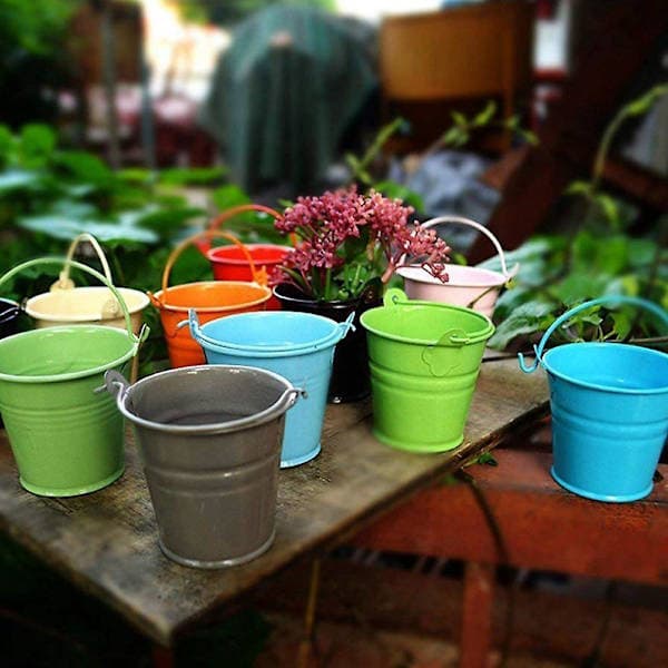12 stk. blomsterpotter, minispande, metalborddekoration (tilfældig farve)