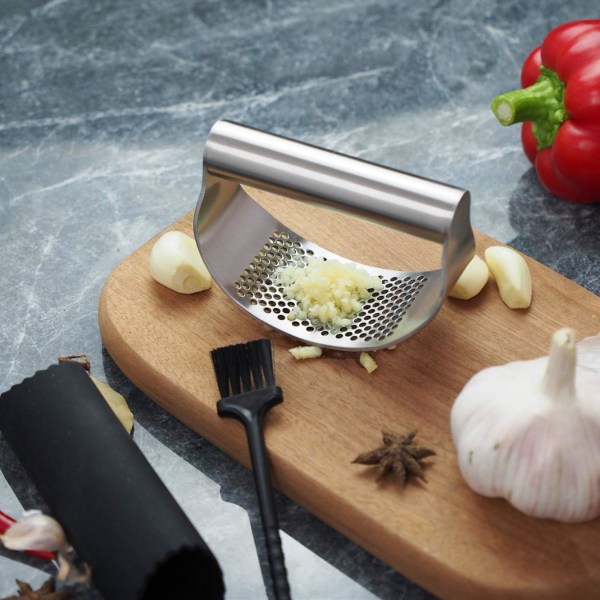 Hvidløgs- og ingefærpresser, køkkenudstyr 430 rustfrit stålkværn til hvidløg og ingefær, silikonehvidløgsskræller 2 stk.