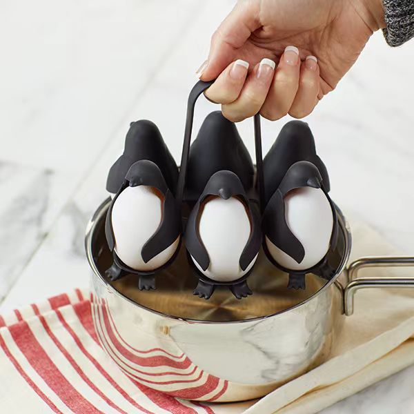 Egguins 3-i-1 Cook, Opbevar og Servér Æggeholder, Penguin Shape B