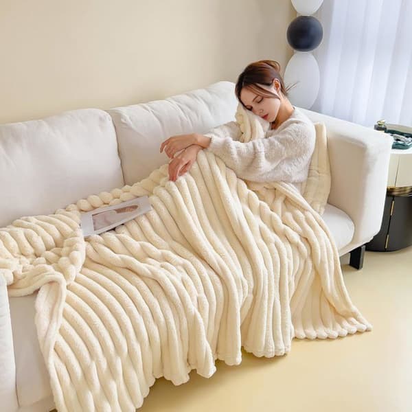 Teppe/sengeteppe - stripete design - 330 g/m² mikrofiber - 150 x 200 cm - beige