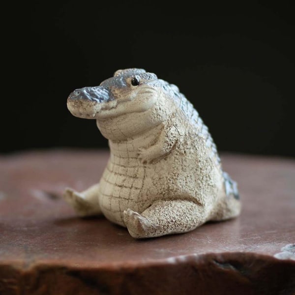 Tea Pet Fin vakker, delikat simulert dekorativ lilla leire Håndlaget krokodillete-figur