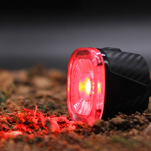 Cykelbaklykta med sensor, bromsdetektering, USB-laddning, säkerhetsljus