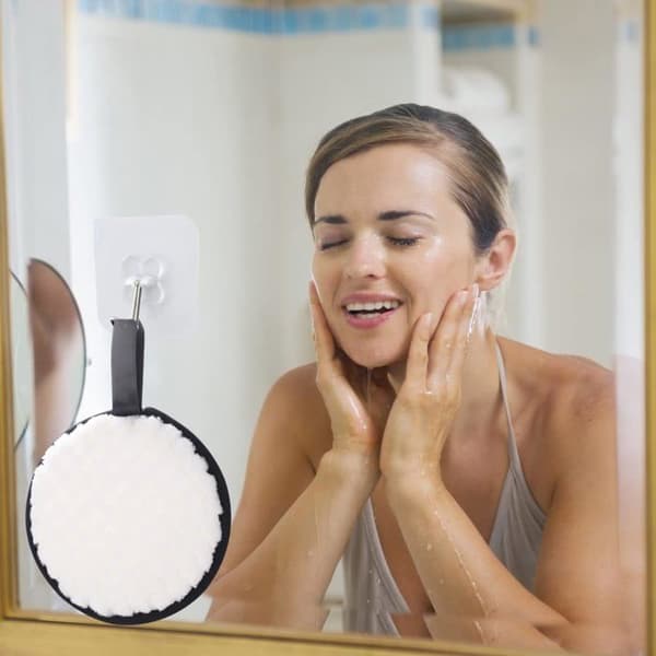 Sæt med 8 vaskbare og genanvendelige makeupfjerner-servietter, lavet med en blød mikrofibersvamp.