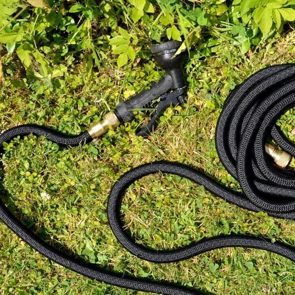 Elastisk vannslange | Magisk slange utvides 3 ganger sin lengde fra 5m til 15m + Vanningspistol | Messingkoblinger
