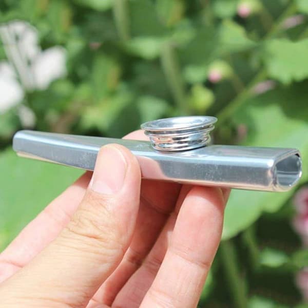 2 foldbare 360° roterende telefonholdere. Sorte og hvide farver, universelle til alle smartphones.