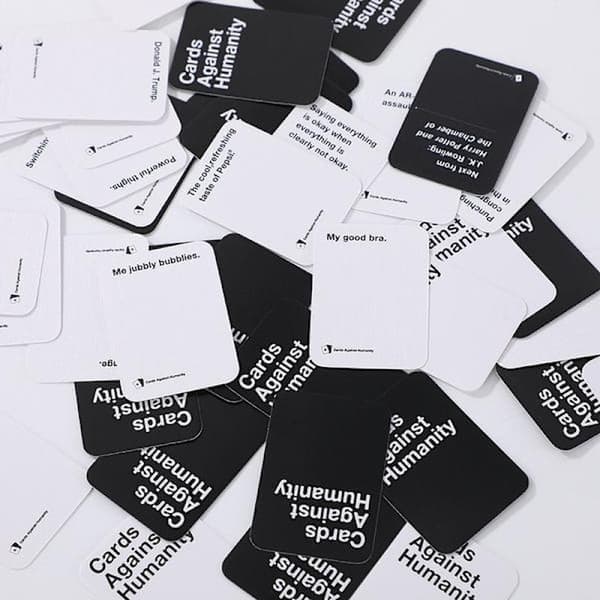 Cards Against Humanity KO RTSP El, SV kunst, en St eller K[mo]