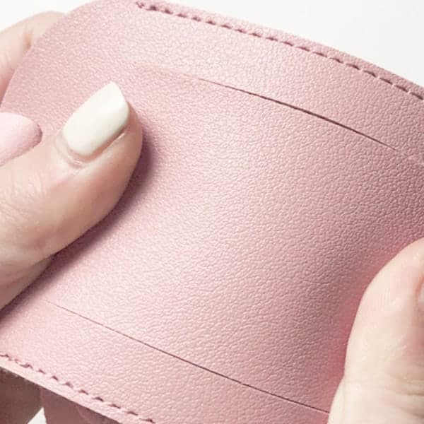 1 boardingkort, bagageetikett i läder PU, 7x11cm, rosa