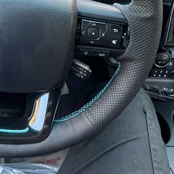 Rattskinnsöverdrag för ratt, handsytt, anpassat, halkfritt, konstläder för Toyota Fortuner 2016-2019 Hilux 2015-2019