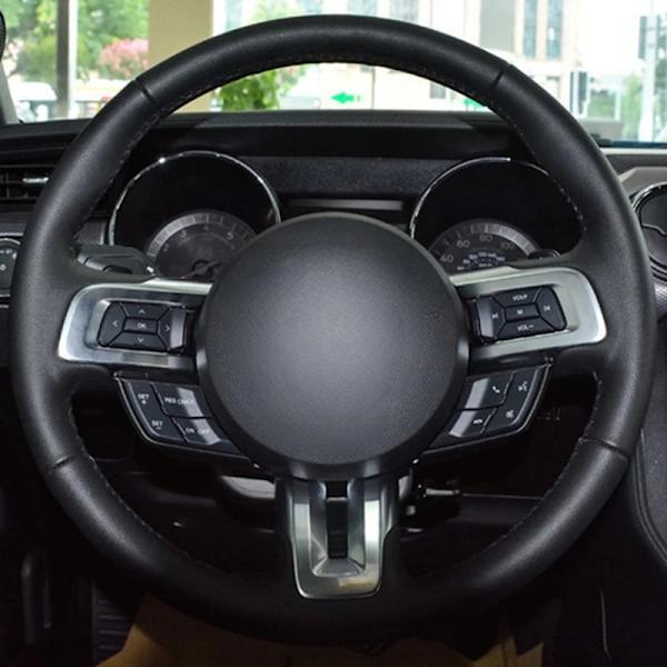 Handsydd svart PU kolfiber mocka rattöverdrag för Ford Mustang 2015 2016 2017 2018 2019 2020