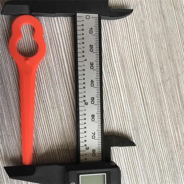 Förpackning med 100 Ersättningsblad i Plast för kompatibel med Florabest Lidl Grästrimmer, Längd 83mm