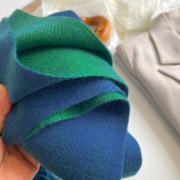 Lyxigt varumärke Cashmere Scarf för kvinnor, Pompom Bandana, Wrap Shawl, Pashmina, Tippet - Teal Hole