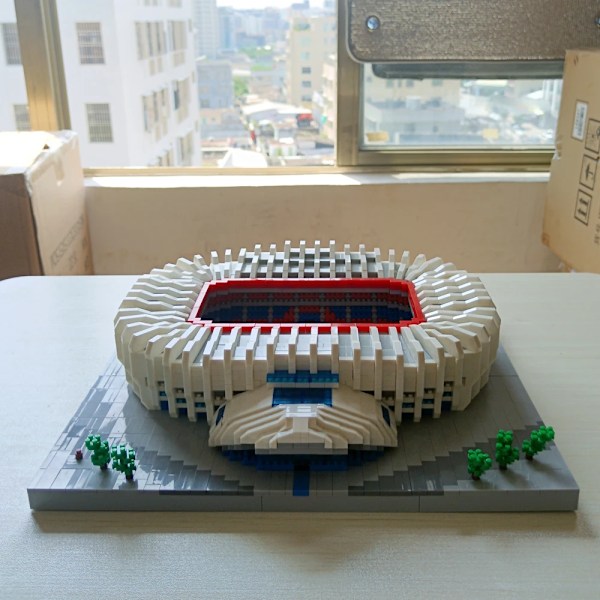 Känd byggd Paris-stil fotbollsstadion modell mikro mini diamantblock kit barn vuxen montera fotbollsplan tegel set pussel leksak Malaga Style Stadium In bag