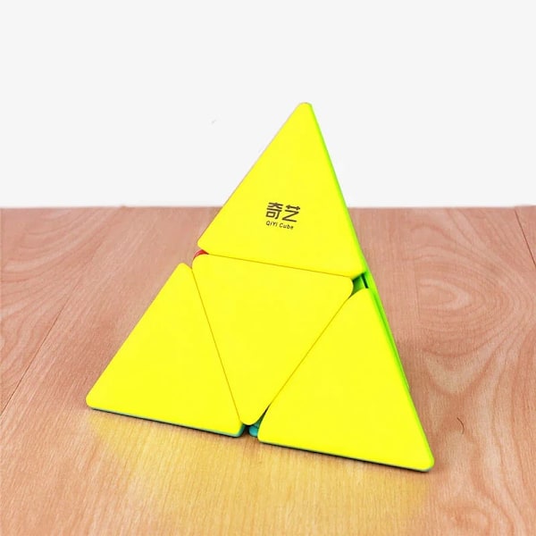 [Funcube] Qiming S2 Pyramid 3X3 Magic Cube Pyramid 3X3X3 Professionell Cubos Magicos Leksaker för Barn Höghastighets Kub Pussel Leksak 2x2 Pyraminx